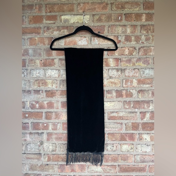 Kenneth Cole New York Silk and Cashmere Velvet Fringe Scarf🖤 - Picture 3 of 9